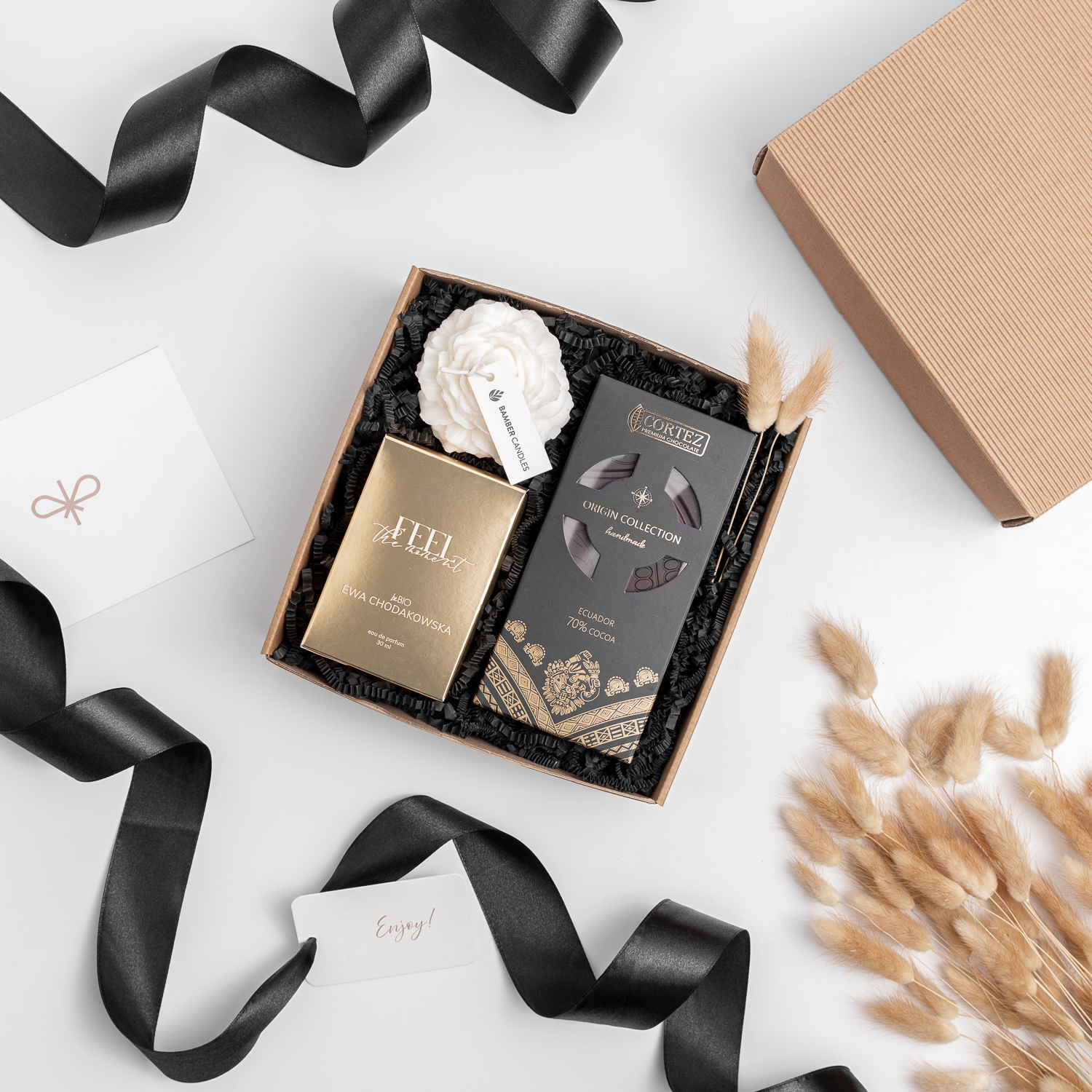elegancki zestaw prezentowy z perfumami i świecą 1